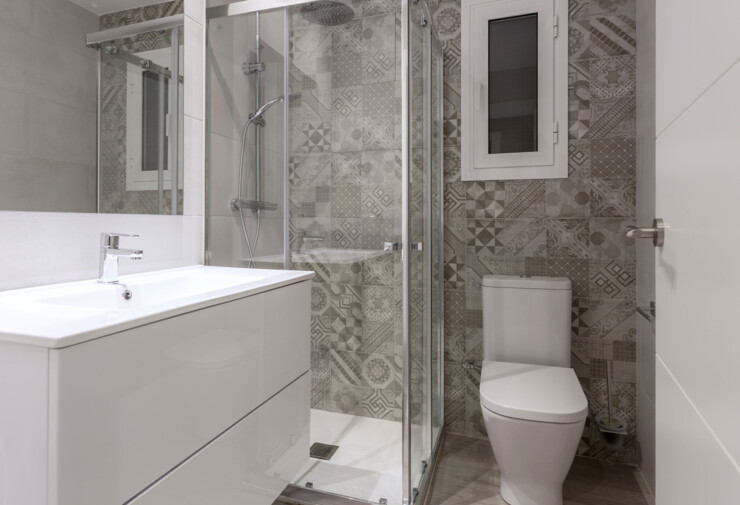 Carreaux de ciment dans la salle de bains